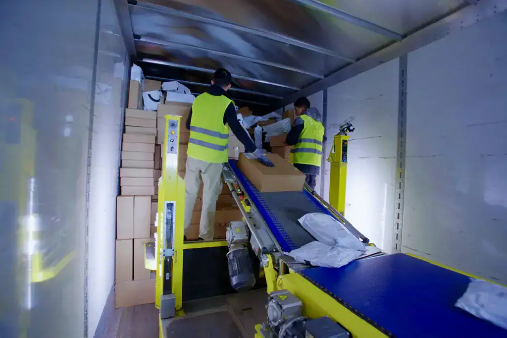Portable Conveyor Systems Destuff-it™ / Restuff-it™